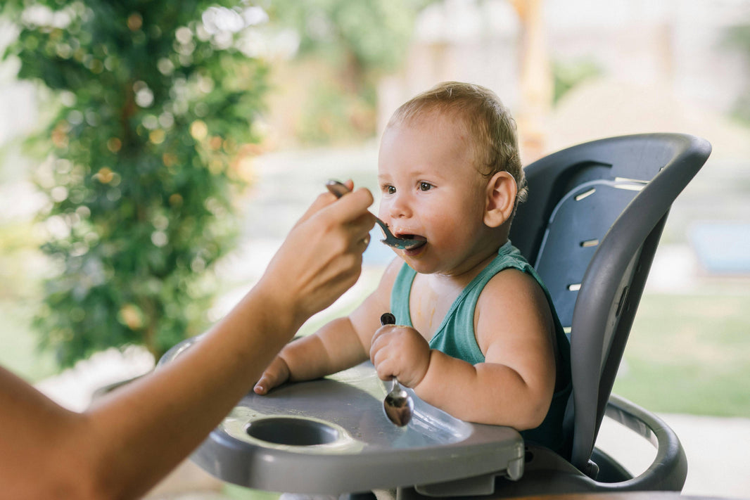 Introduire les morceaux dans l’alimentation de bébé : comment, à quel âge ?